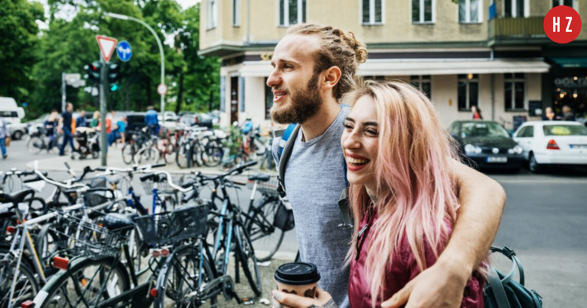 "Pierdzące spacery" to nie wstyd. To recepta na lepsze trawienie