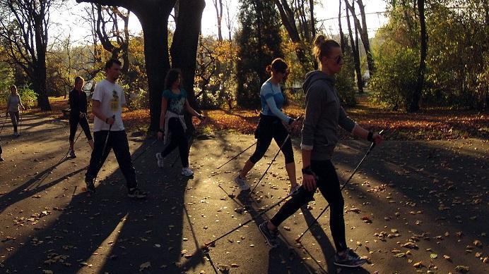 Nordic walking – to nie jest sport (tylko) dla starych ludzi