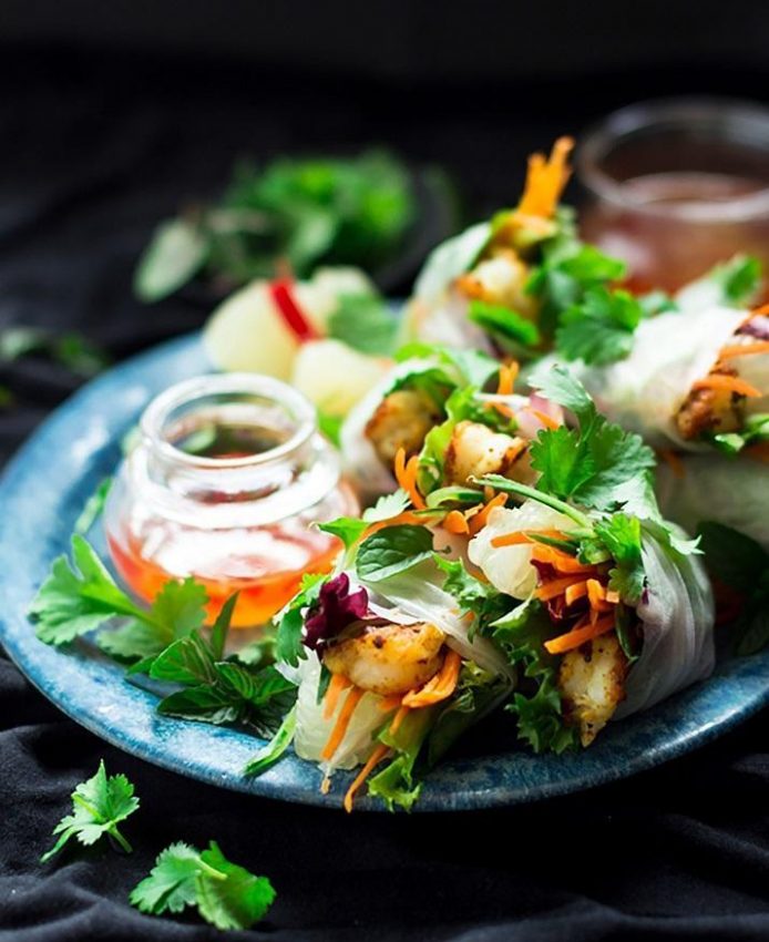 Spring rolls z krewetkami i pomelo