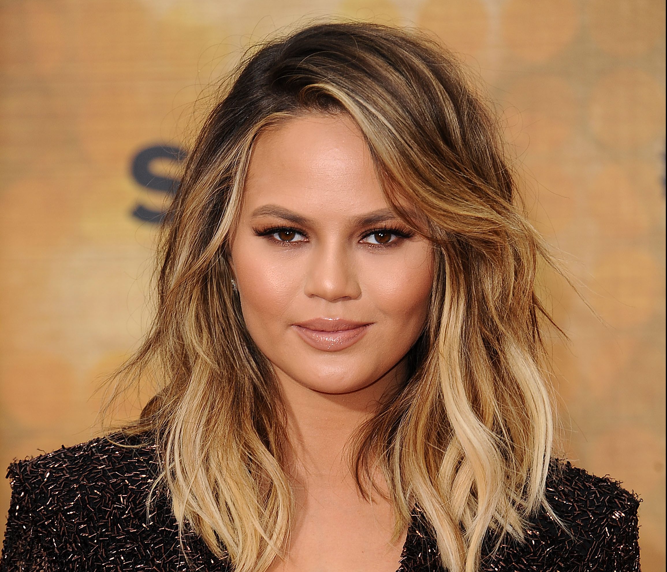 Chrissy Teigen uśmiechająca się
