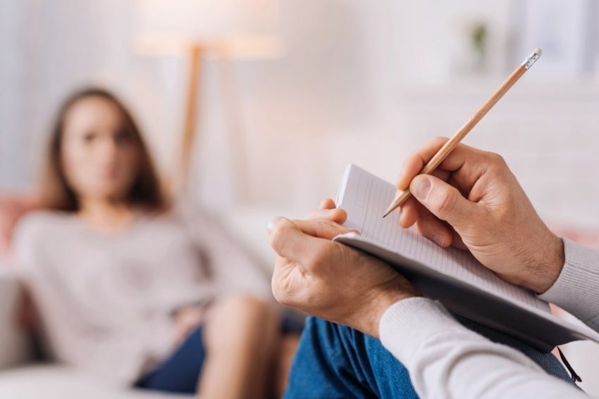 kobieta na konsultacji u psychologa