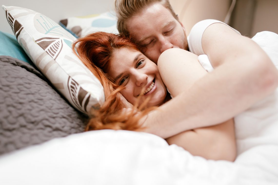 dziewczyna daje mężczyźnie lodagorące mamuśki prysznic porno