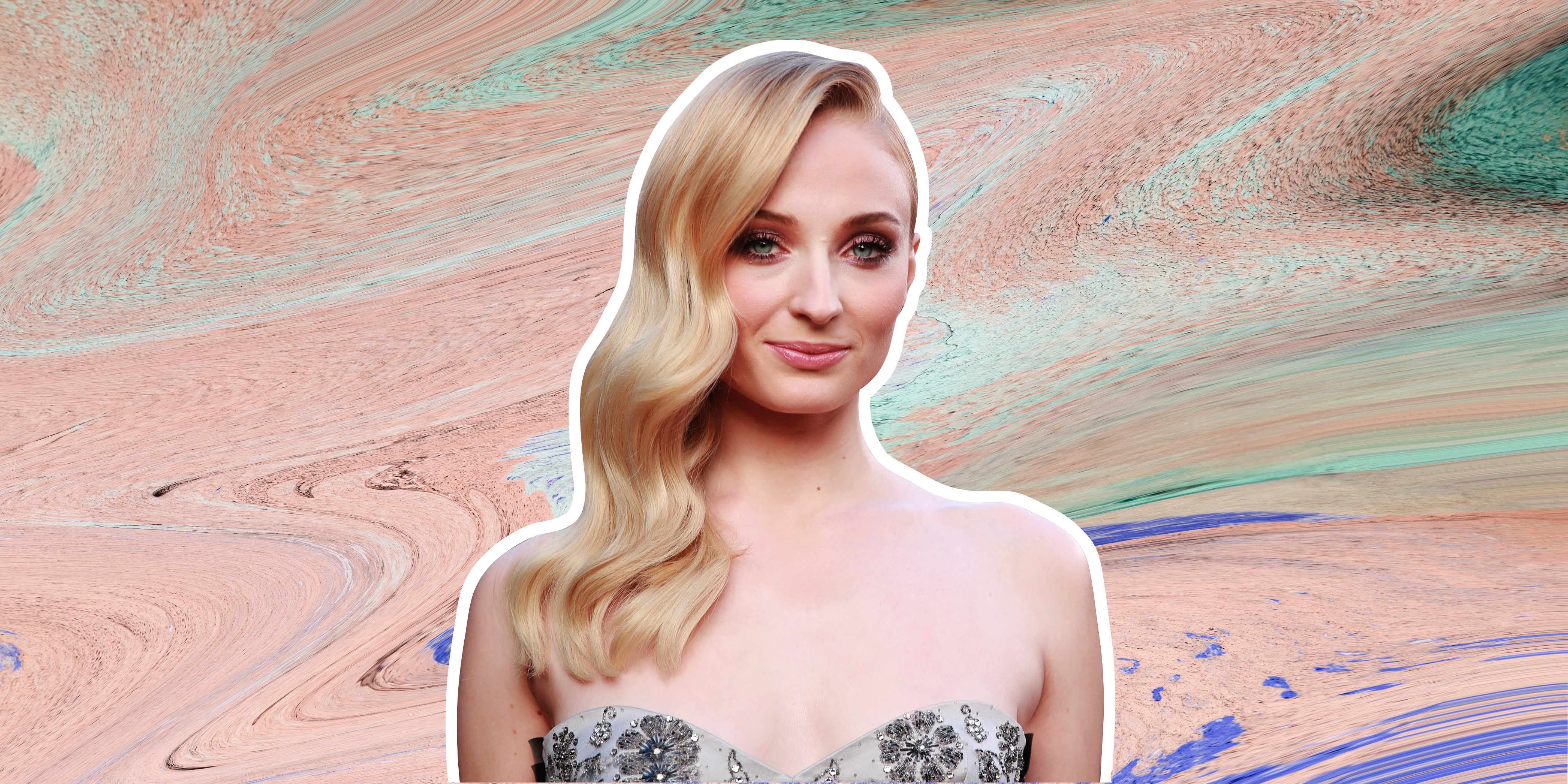 Tekst o Sophie Turner i hejtowaniu jej postaci. Na zdjęciu: Kobieta uśmiechająca się do aparatu - HelloZdrowie