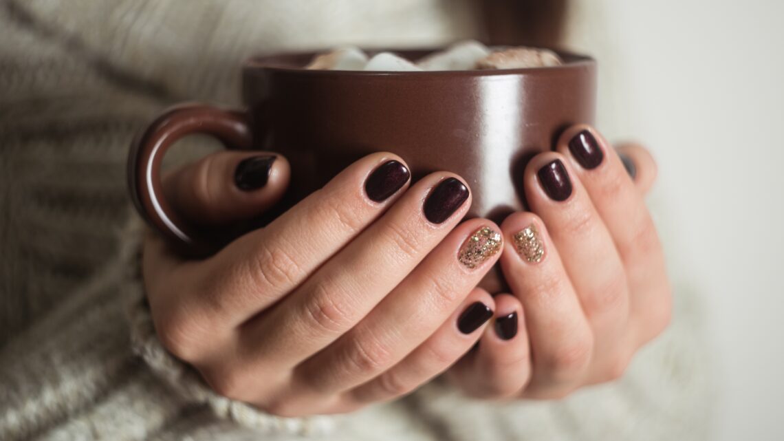 Świąteczny manicure