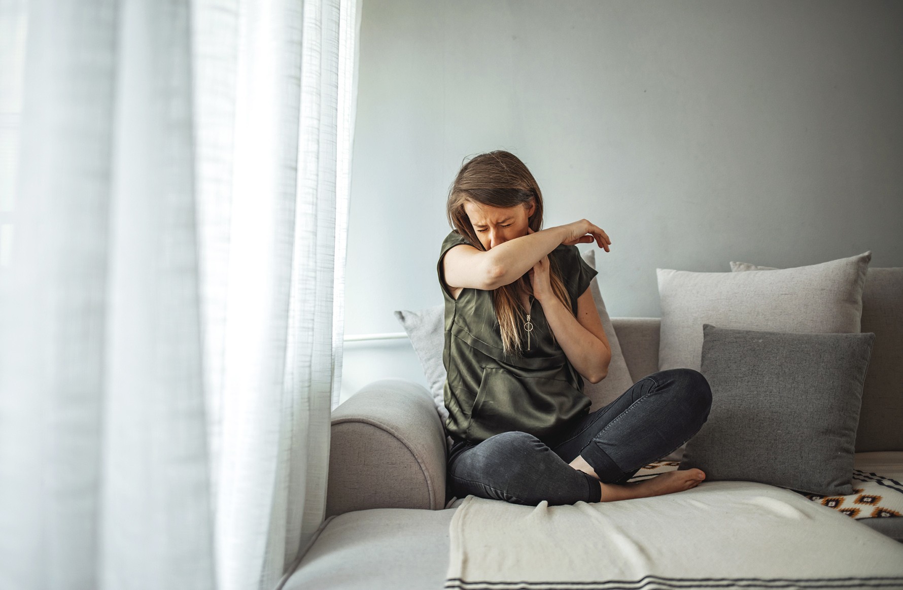 Krztuścem bardzo łatwo się zakazić / istock