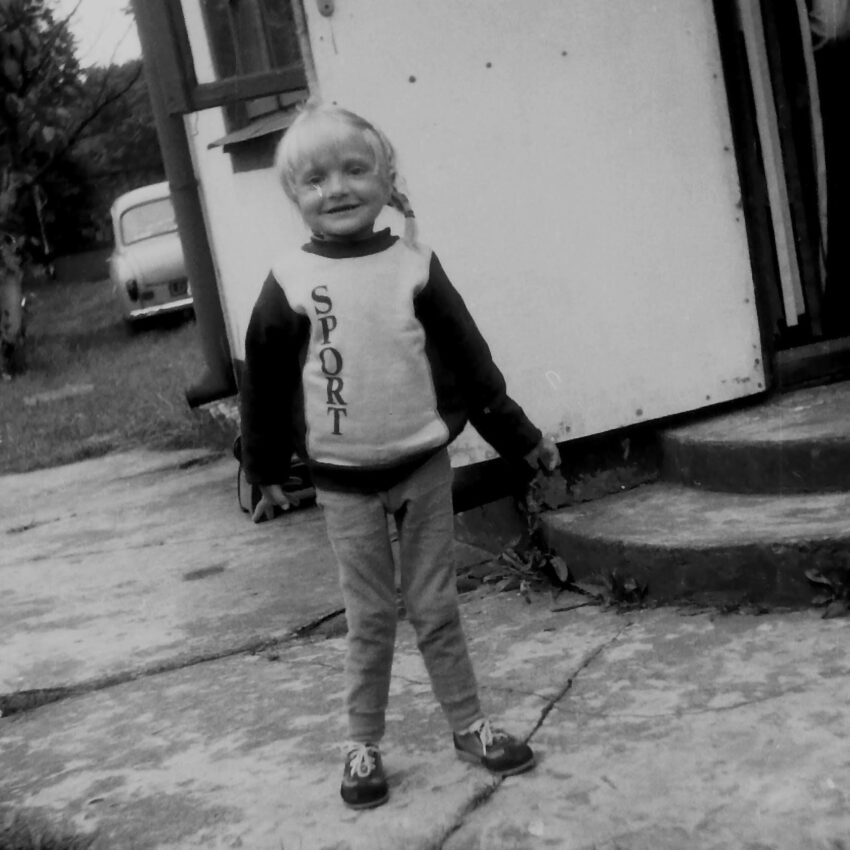 Kamila Dratkowicz choruje na hipofosfatazję. Zdjęcie z dzieciństwa - Hello Zdrowie