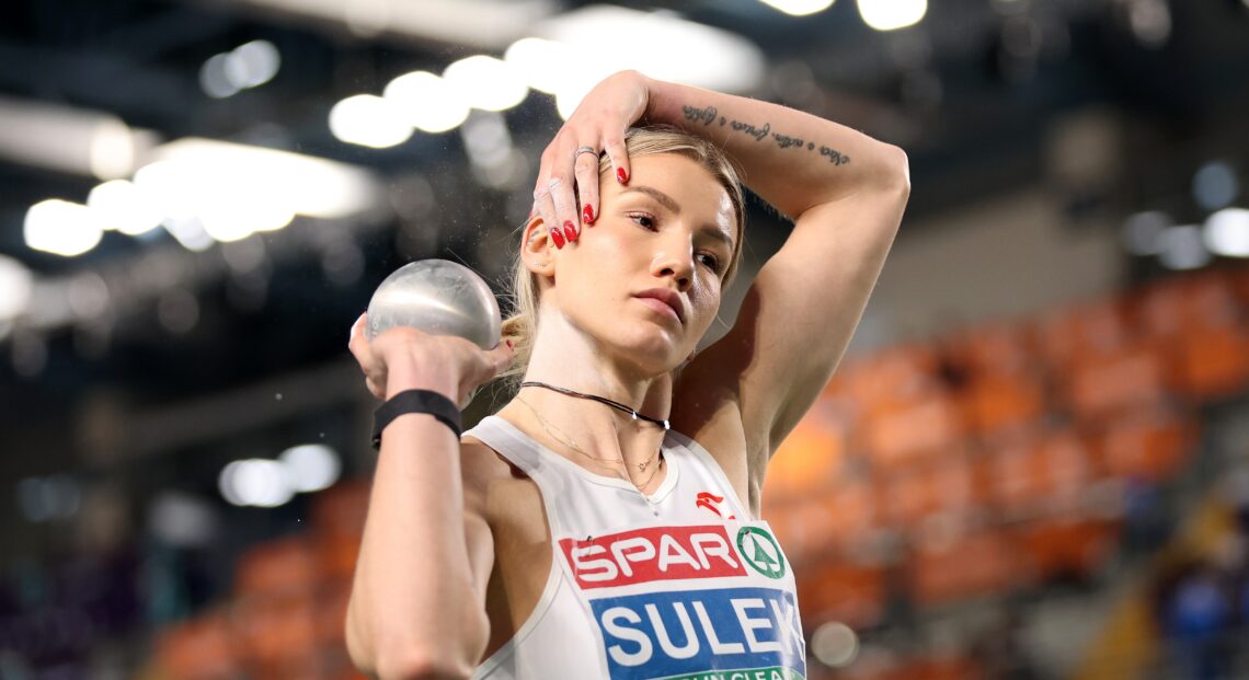 Adrianna Sułek-Schubert trenuje pchnięcie kulą