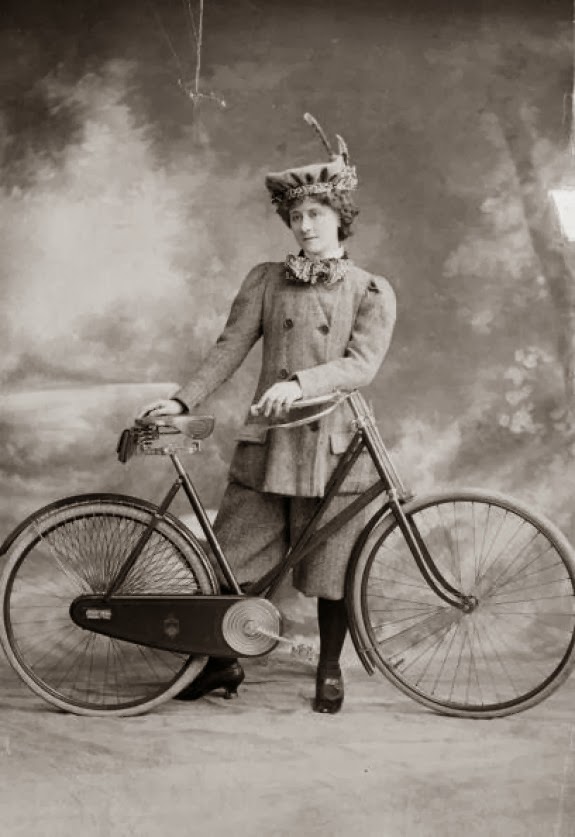 Archiwalne zdjęcia cyklistek - Hello Zdrowie