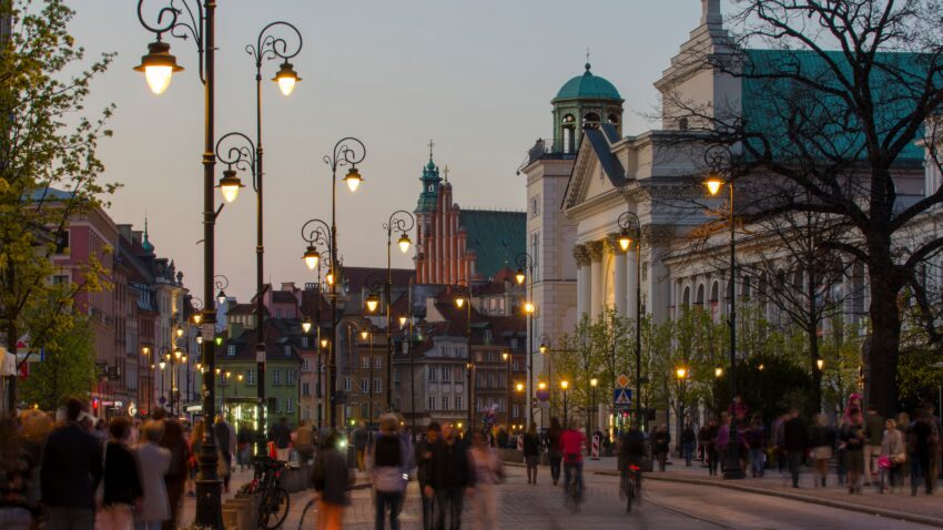 Krakowskie Przedmieście wieczorem- Hello Zdrowie