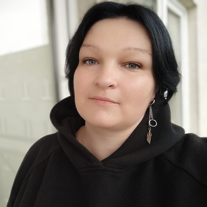 „Sprzątanie to wierzchołek góry lodowej. Prawdziwe wyzwania leżą gdzieś głębiej, w samotności, braku wsparcia, kryzysach psychicznych” – zdjęcie numer 1 Justyna Arciszewska