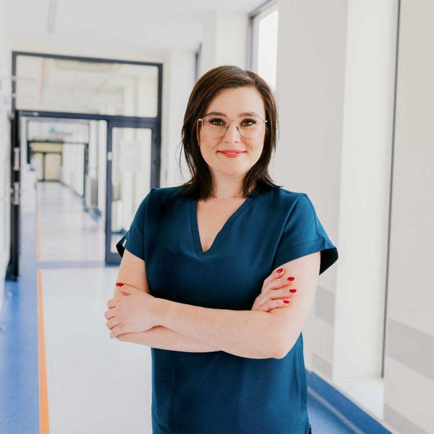 Dr Magdalena Bizoń: „To nie robot operuje, tylko lekarz, który za konsolą widzi więcej i działa precyzyjniej” – zdjęcie numer 2 dr Magdalena Bizoń, ginekolog onkolog