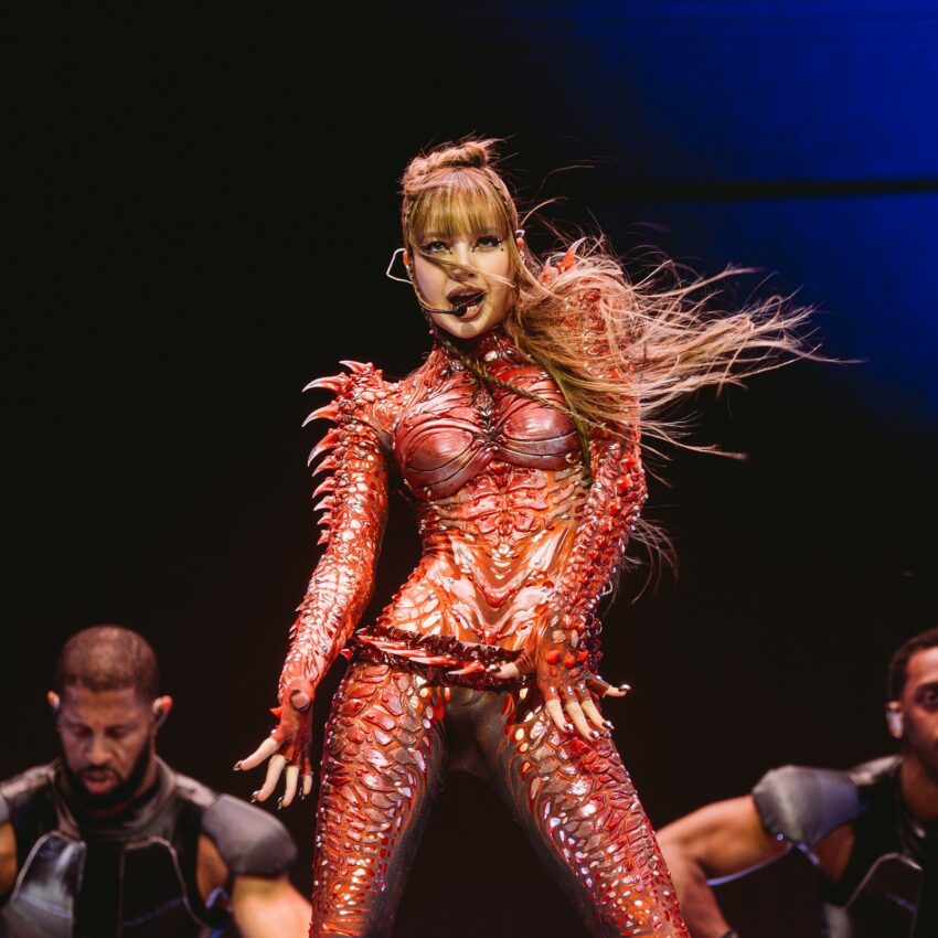Lalisa: „Mook to po prostu ja, ale bardziej zalotna i kobieca. W prawdziwym życiu jestem raczej chłopczycą” – zdjęcie numer 1 Lalisa Manobal - Hello Zdrowie