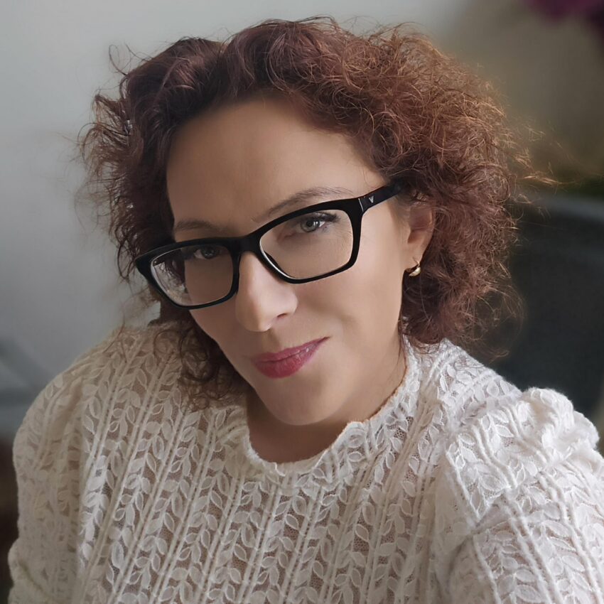 „Polacy oszaleli na punkcie piesków. Bywa, że dbamy o nie z większą troską niż o bliskich” – mówi Marzena Stelmach-Tondos, psycholożka – zdjęcie numer 1 Marzena Stelmach-Tondos - Hello Zdrowie