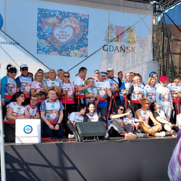 Bieg, który łączy. „Daje nam poczucie jedności poza szpitalem, bez podziału na pacjentów i lekarzy, we wspólnej sprawie”. Transplantacyjna sztafeta przeszła przez Gdańsk – zdjęcie numer 1