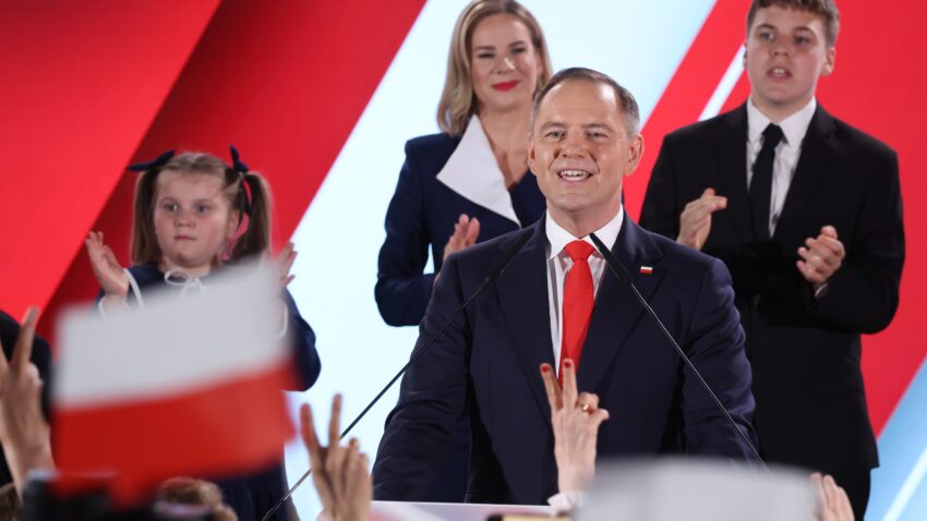 Karol Nawrocki z rodziną w sztabie wyborczym po ogłoszeniu wyników exit poll