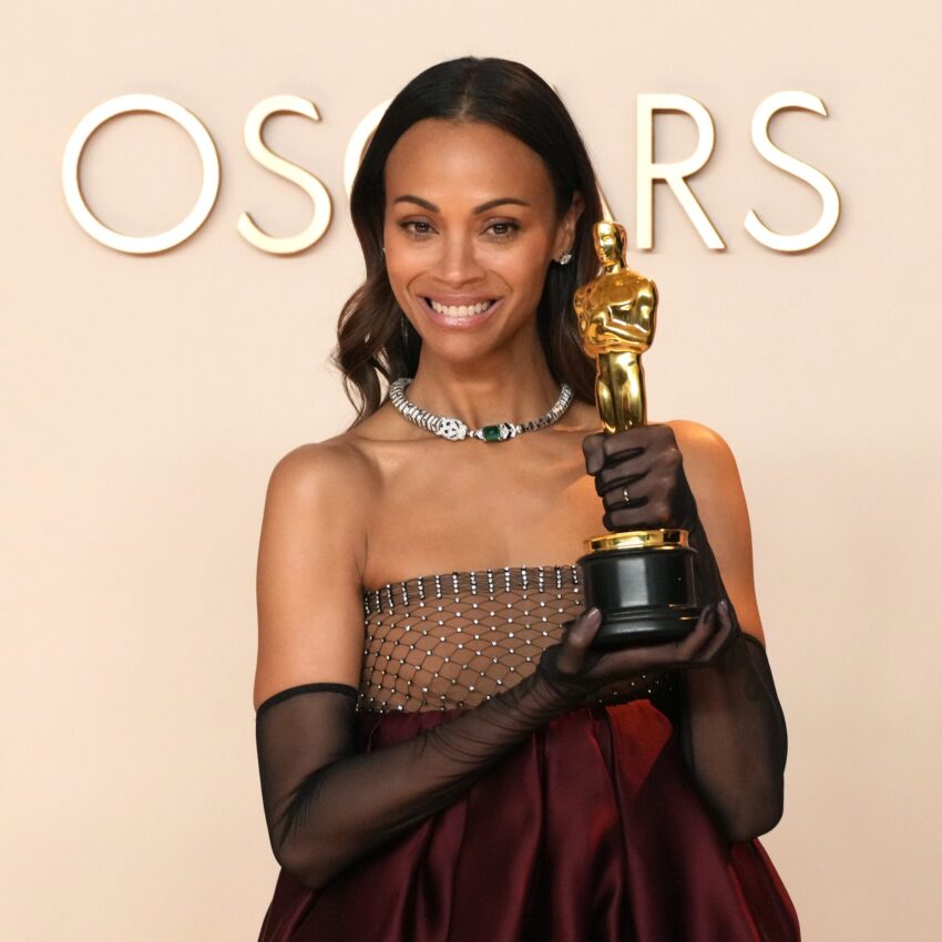 Zoe Saldaña: „Nie ciesz się, że jesteś jedyną kobietą siedzącą przy stole. Rób miejsce dla innych” – zdjęcie numer 1 Zoe Saldana - Hello Zdrowie