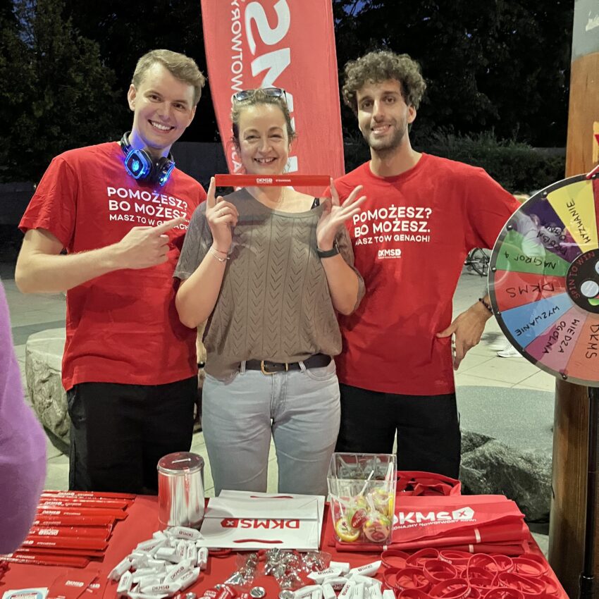 „Noc pełna dobrej muzyki, tańca i pozytywnej energii”. Weź udział w Silent Disco z Fundacją DKMS i bądź częścią ważnej misji – zdjęcie numer 3 Ekipa Fundacji DKMS podczas Silnet Disco 2024
