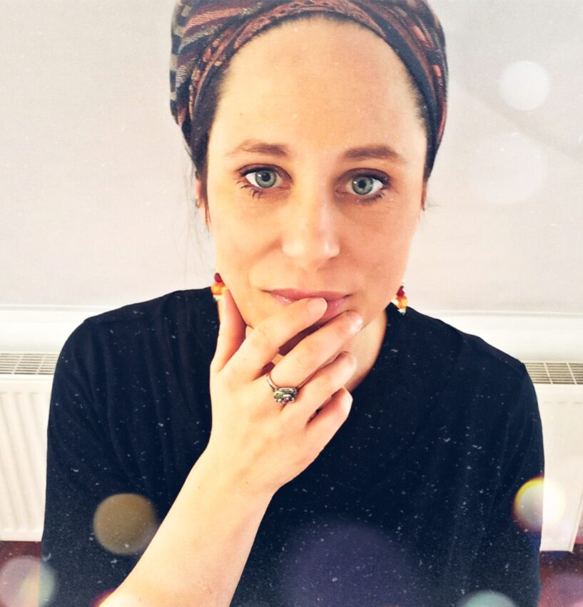 Miriam Synger: „Ja nie czuję się odmienna, jestem sobą, ale też wiem, że skoro w jakiś sposób odbiegam od normy, to mogę wzbudzać niepokój” – zdjęcie numer 1 Miriam Synger - Hello Zdrowie