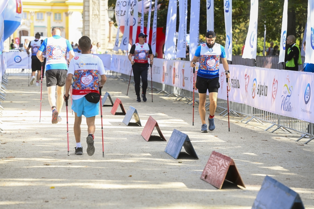 Zawodnicy pokonują dystans 1 km. Dla osób po przeszczepie to duże wyzwanie / Fot. Niemiec/AKPA
