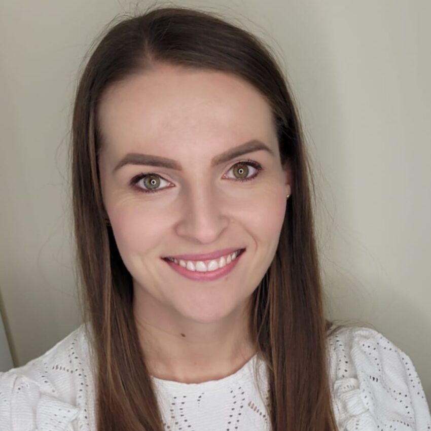 Nastolatek późno zasypia, a rano nie może wstać z łóżka. Psycholog: „To nie brak dyscypliny, a naturalny etap rozwoju” – zdjęcie numer 1 Monika Bubicz - psycholog