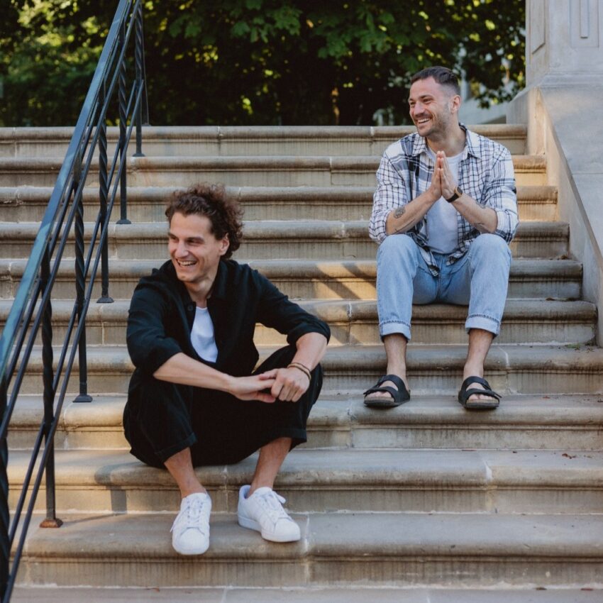 Czy patriarchat ostatecznie obalą mężczyźni? Rozmowa z Mateuszem i Robertem z Tutaj Podcast – zdjęcie numer 2 Mateusz Kowalski i Robert Konecki - Hello Zdrowie