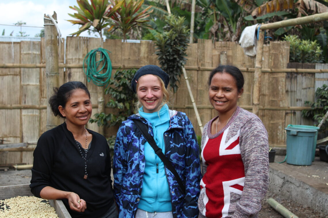 Kinga Wojtczak i mieszkańcy wyspy Flores - Hello Zdrowie