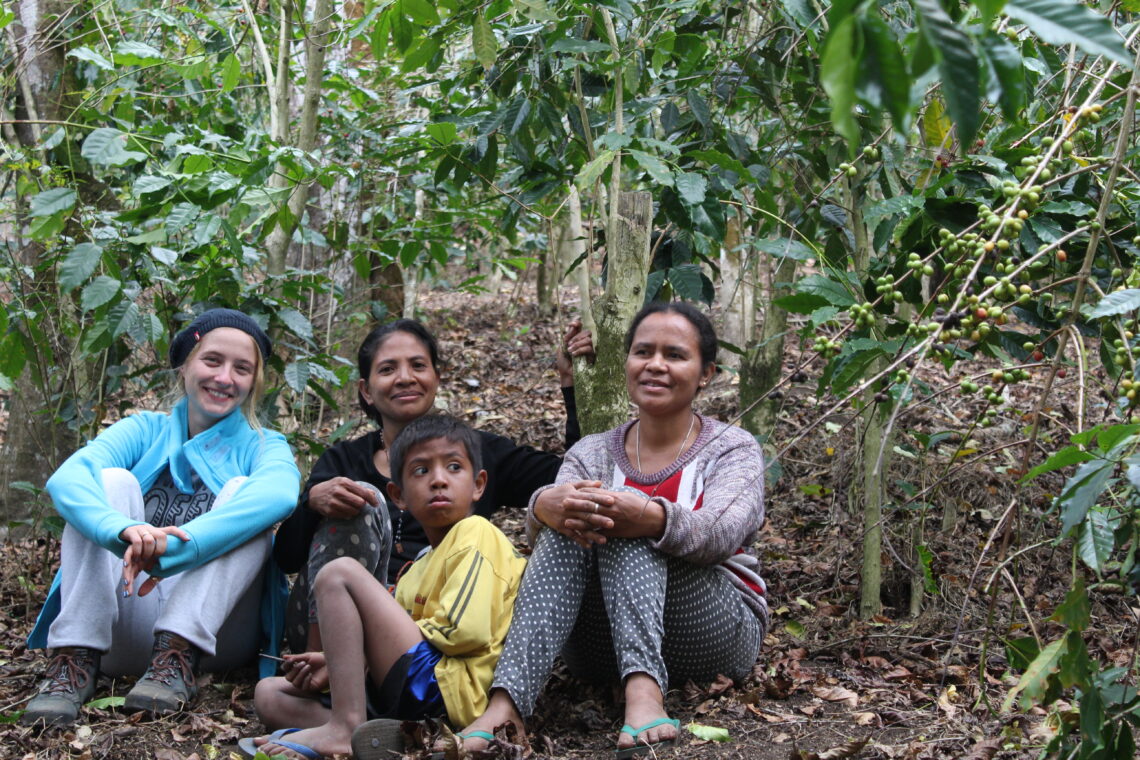 Kinga Wojtczak i mieszkańcy wyspy Flores - Hello Zdrowie