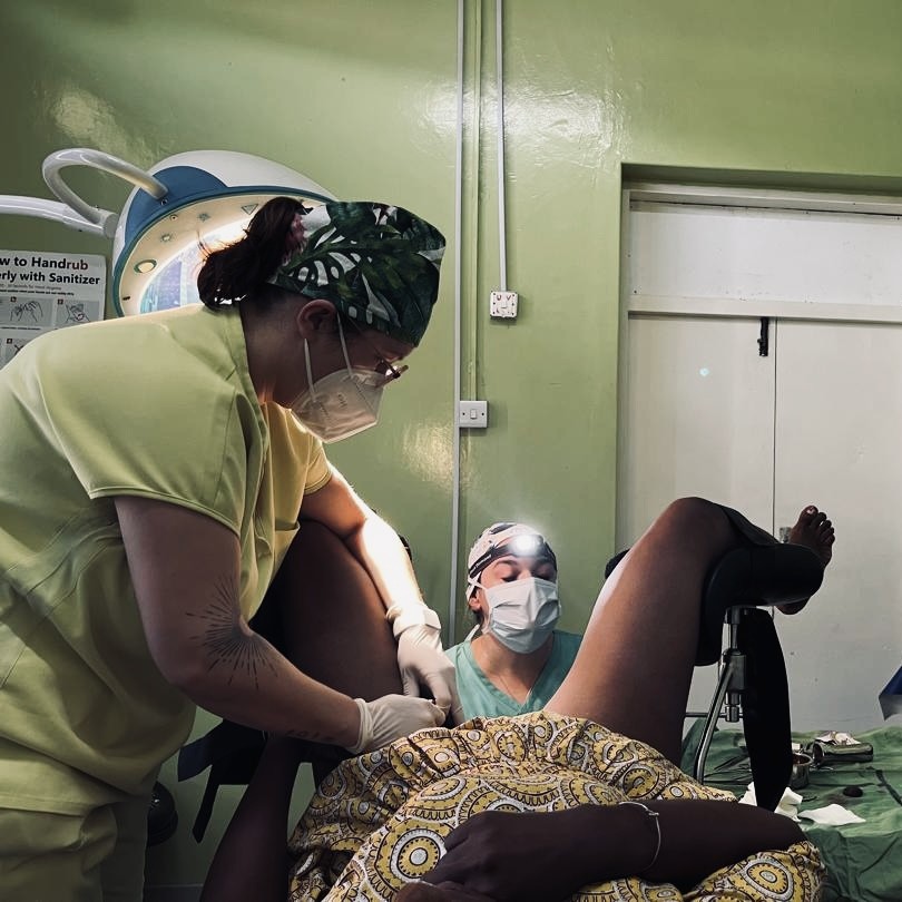 Monika Nowicka podczas jednej ze swoich misji w Afryce - Hello Zdrowie