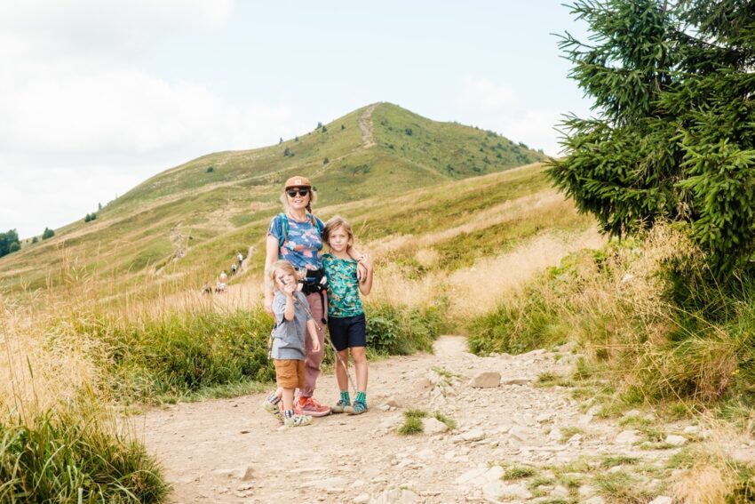 Karolina Szymańska z dziećmi, Połonina Caryńska, Bieszczady, 2024 - Hello Zdrowie