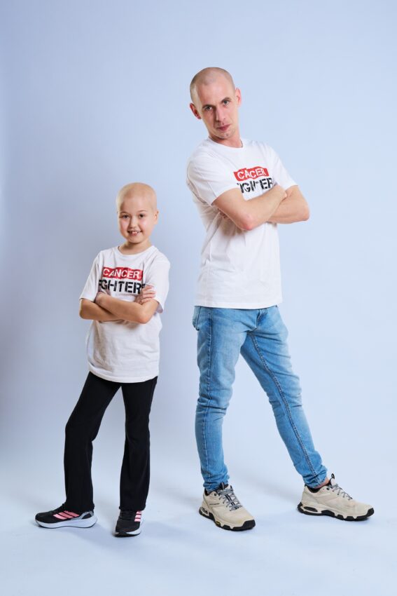 OnkoTata: „Leczenie onkologiczne dziecka to nie tylko strach i smutek” – zdjęcie numer 1 Sebastian Giża i jego córka Laura - Hello Zdrowie