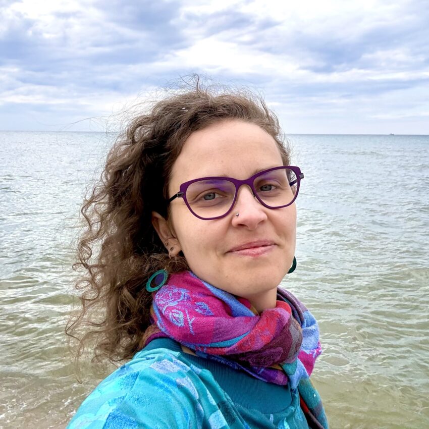 Czujesz się odpowiedzialna za emocje innych? „To może być sygnał głębszego problemu” – zdjęcie numer 1 Agnieszka Sójka - Hello Zdrowie