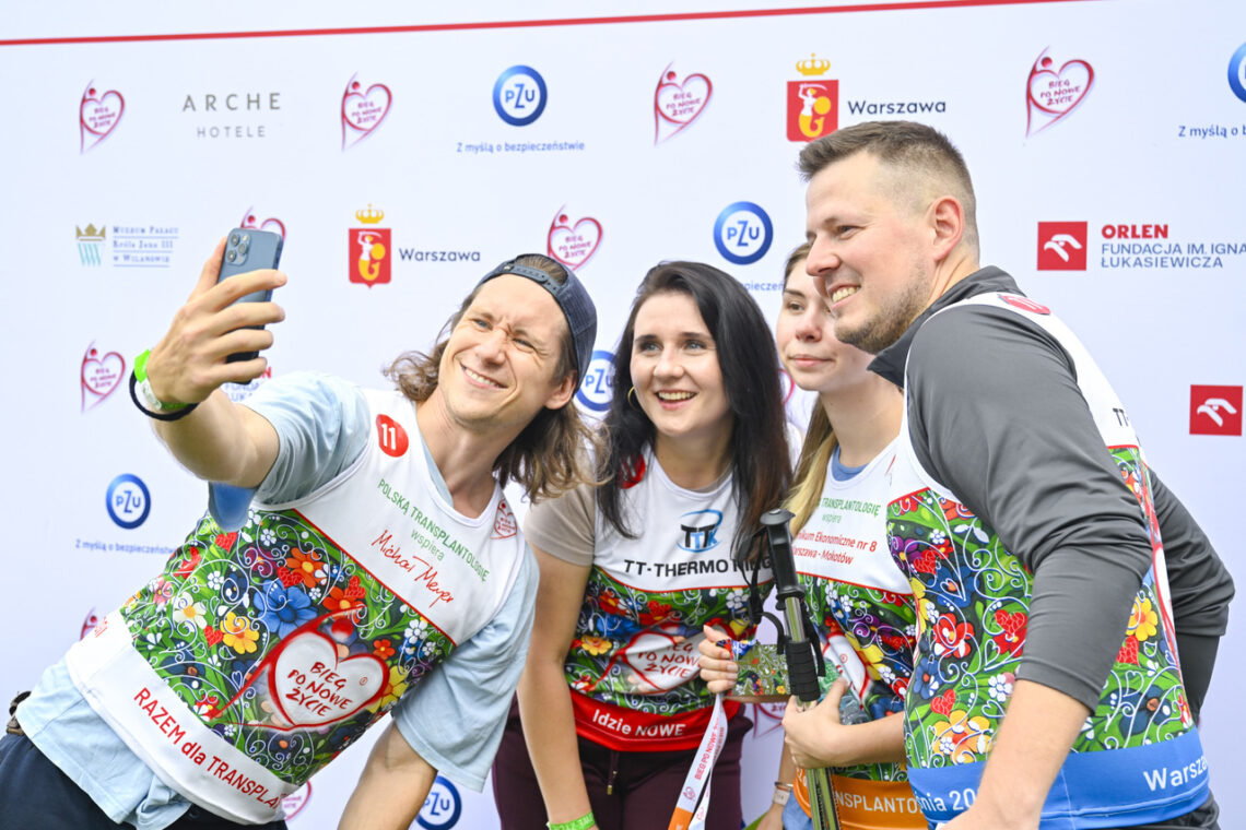 Michał Meyer wraz ze swoją sztafetą na 28. Biegu po Nowe Życie - Hello Zdrowie