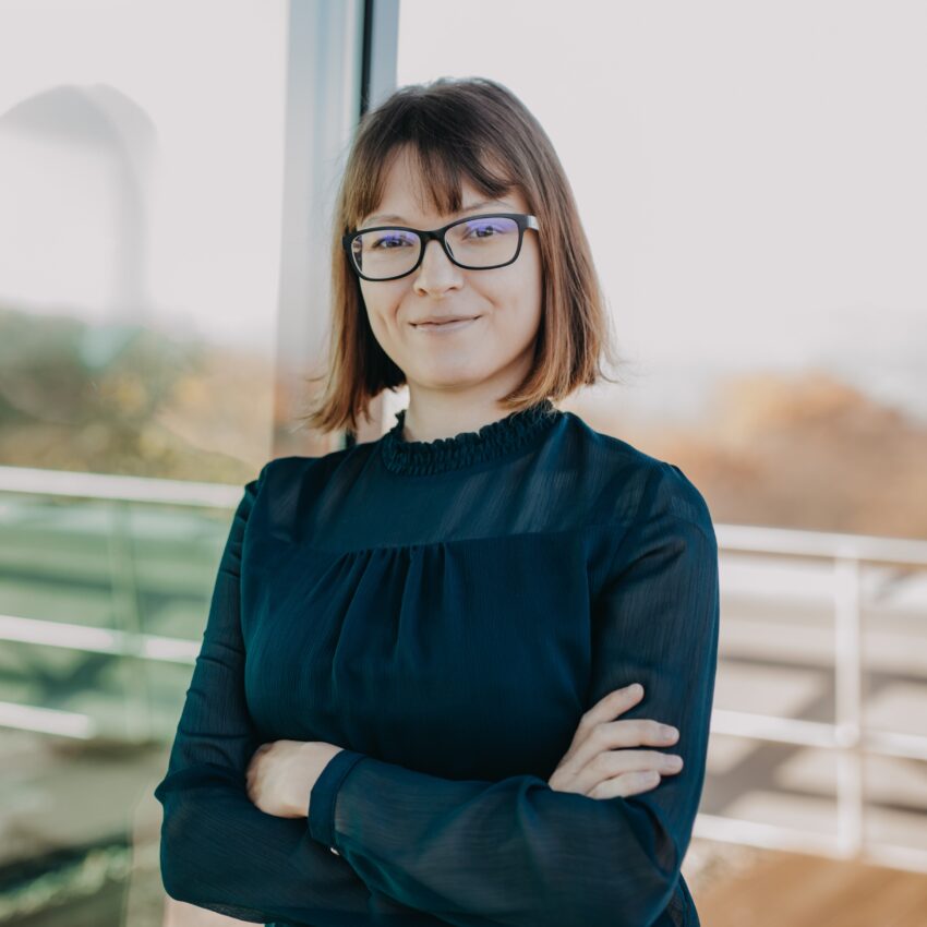 „Nastolatek uczy się bardzo dużo, tylko nie tego, czego oczekujemy. Widzimy to w błyskotliwych ripostach i złośliwościach, jakie do nas kieruje” – zdjęcie numer 1 Ilona Kotlewska - Hello Zdrowie